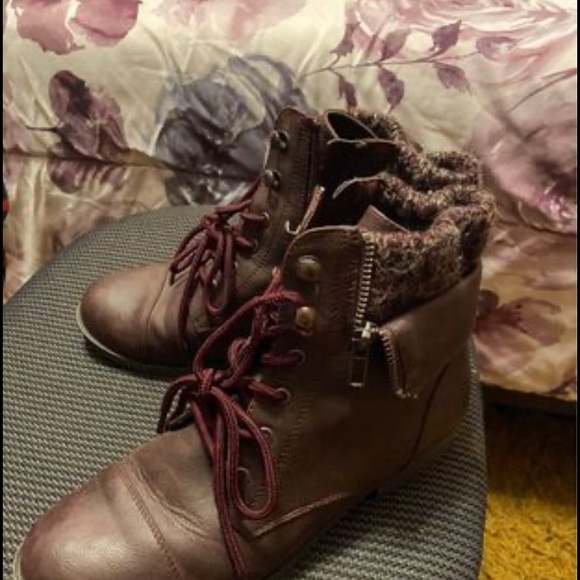 booties, only worn maybe 2 times. - Picture 2 of 2